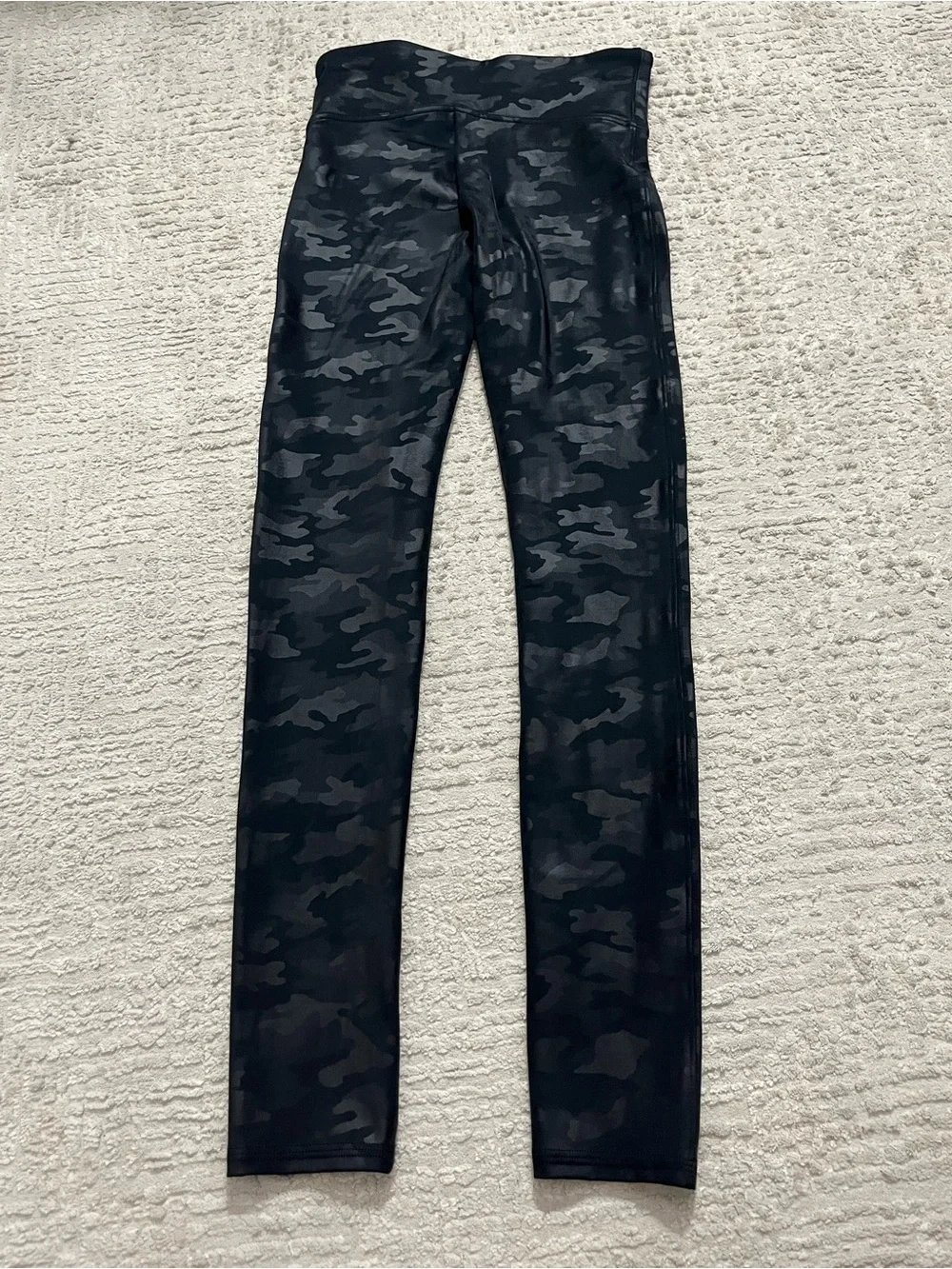 NWT SPANX Camo Faux Leather Leggings - Picture 7 of 7
